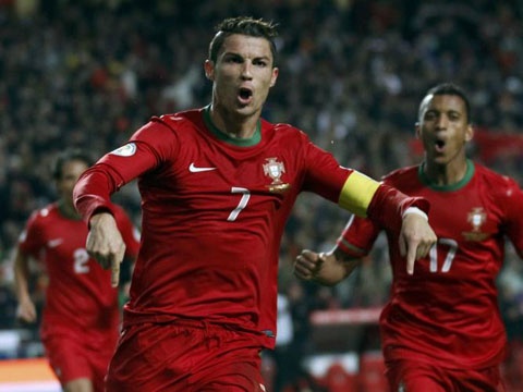 5 tuyet pham cua Ronaldo trong mau ao Bo Dao Nha hinh anh