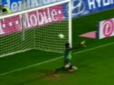 Sai lam ngo ngan khien Cech bi Courtois de doa vi tri hinh anh