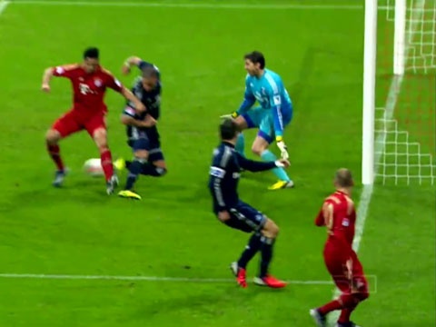 10 pha danh got dep nhat lich su Bundesliga hinh anh