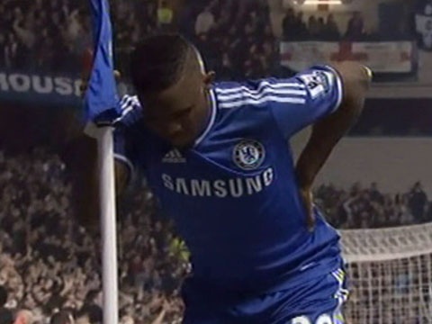 Eto'o an mung kieu ong lao chong gay hinh anh