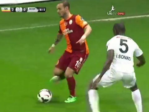 Pha xo hang sieu di cua Wesley Sneijder hinh anh