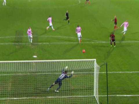 Top 5 pha cuu thua an tuong nhat vong 28 Ligue 1 hinh anh