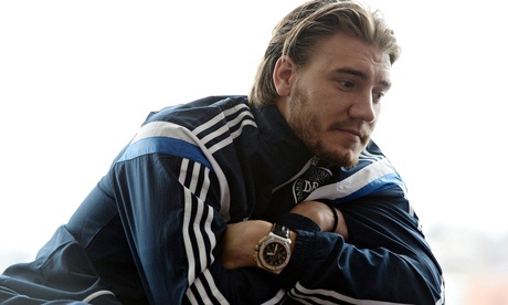 Say ruou, Bendtner doi quan he voi tai xe... nam hinh anh