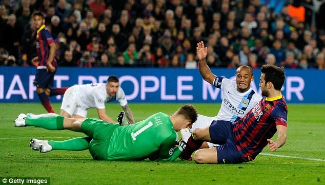 Kompany tu hao ve man trinh dien cua Man City hinh anh