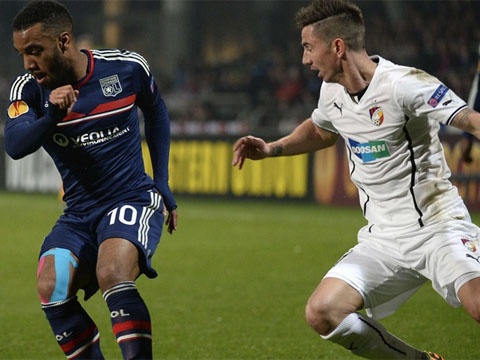 Lyon 4-1 FC Plzen: Su tu gam vang hinh anh