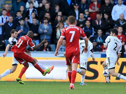 Swansea 1-2 West Bromwich: Chien thang quan trong hinh anh