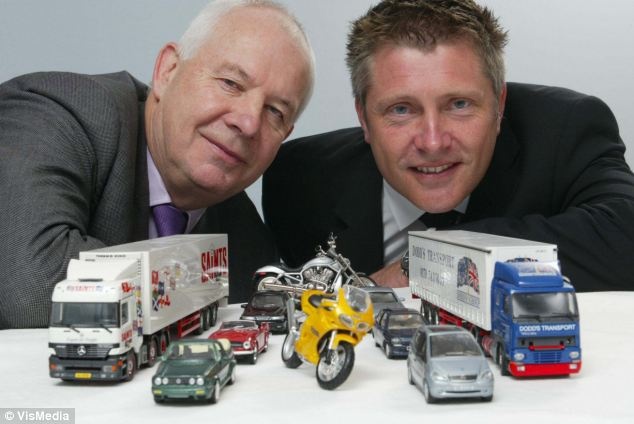 Beckham ban cung dien va sieu xe cho ty phu bao hiem hinh anh