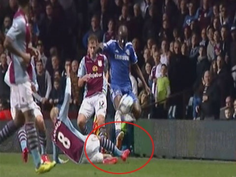 Ramires dap bong nhu Dinh Dong o V.League hinh anh