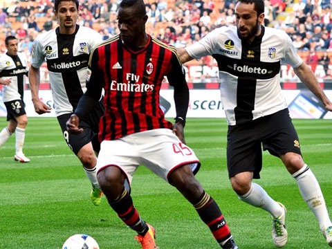 Milan 2-4 Parma: No luc bat thanh hinh anh