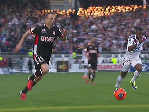 Ban thang tinh te cua Berbatov an tuong nhat vong 29 Ligue 1 hinh anh