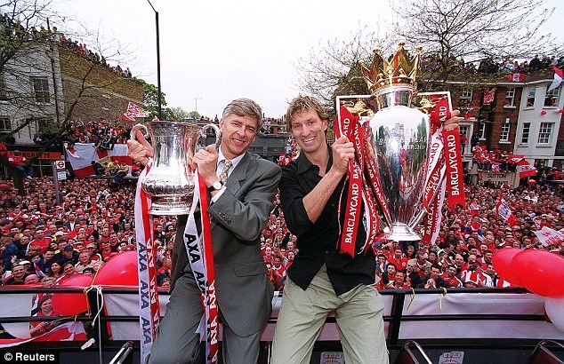 Doi hinh Arsenal xuat sac nhat trieu dai Wenger hinh anh