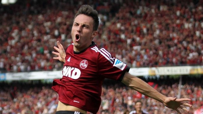 Arsenal chi 8 trieu bang tang cuong hoa luc hinh anh