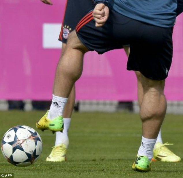 Cau thu Bayern khoe co bap doa M.U hinh anh