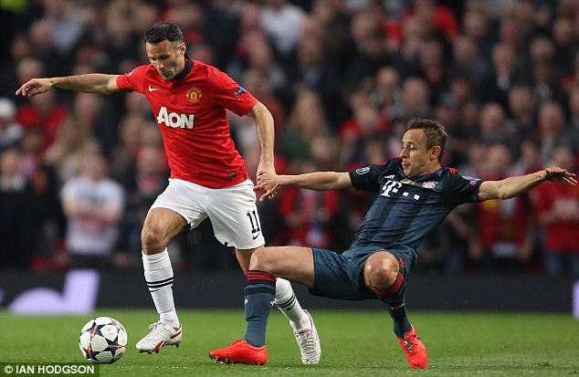 Giggs đã có trận đấu thất vọng trước Bayern. Ảnh Getty Images