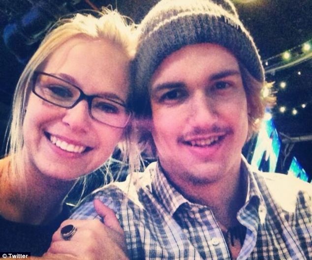 Callahan và cô bạn gái Kristen trước khi bị nạn. Ảnh Twitter Callahan