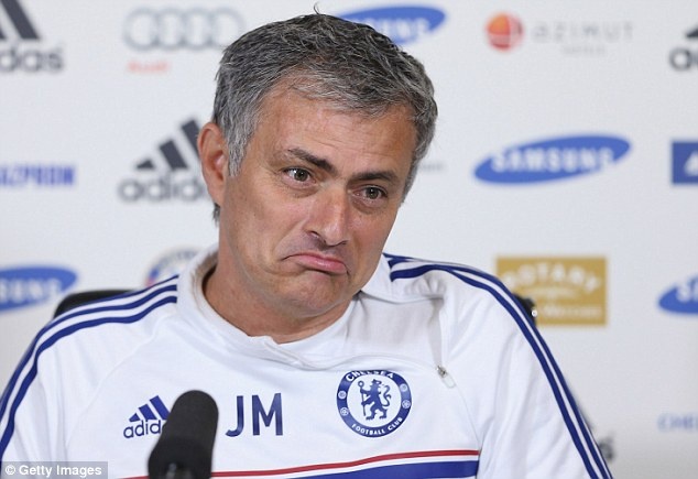 Mourinh tu bo tam ly chien, tran an fan Chelsea hinh anh