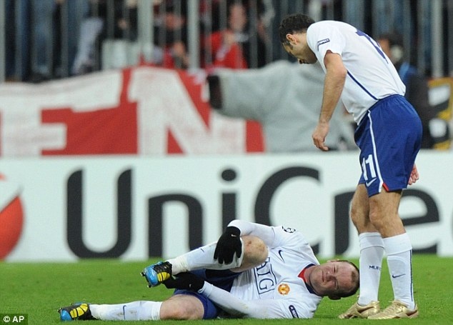 Rooney từng dính chấn thương nặng ngay trước thềm World Cup 2010 và trước chính Bayern. Ảnh Getty Images