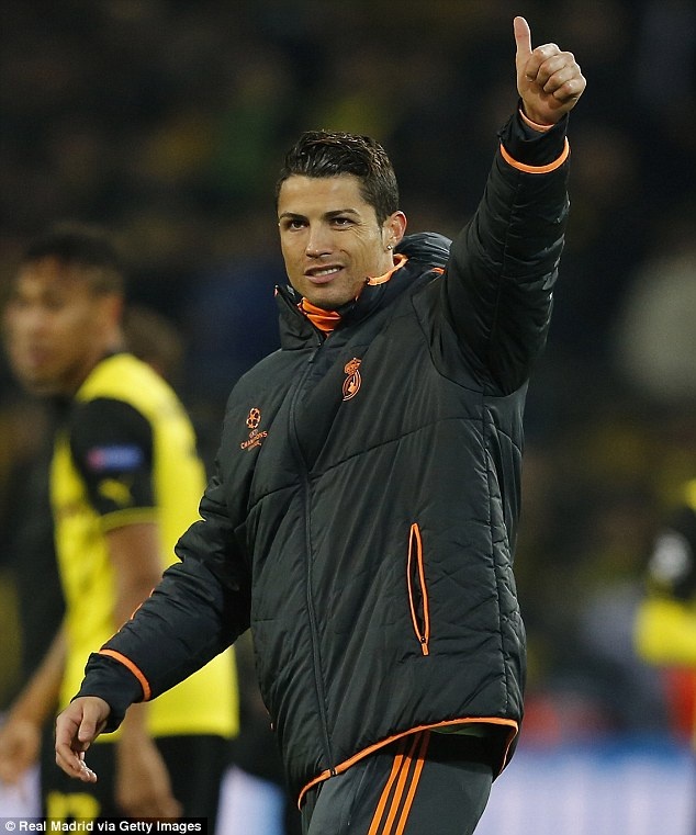 Ronaldo ho het, chi dao cac dong doi nhu mot HLV thuc thu hinh anh