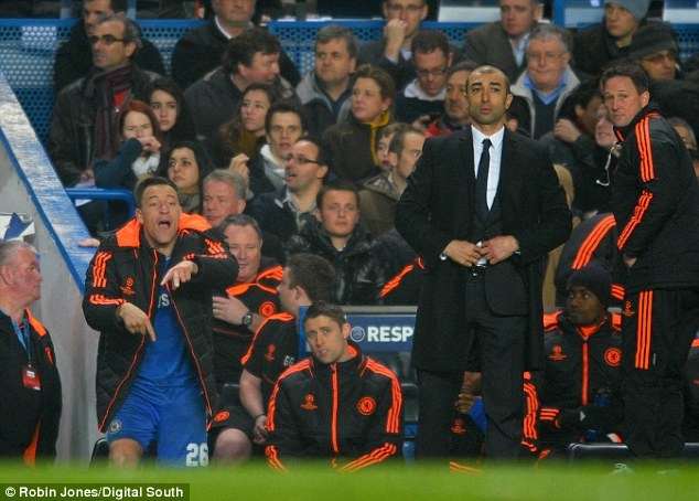 Cách đây 2 năm, Terry cũng từng có những hành động như chỉ đạo các đàn em thay cho HLV Di Matteo.