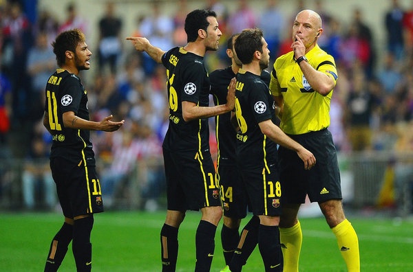 Barca bi da vang khoi Champions League du trong tai uu ai hinh anh