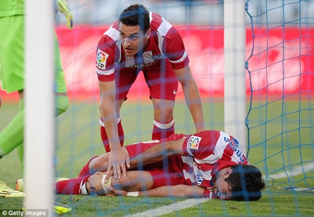 Costa chỉ xây xát và sẽ kịp hồi phục trước đại chiến với Chelsea. Ảnh Getty Images