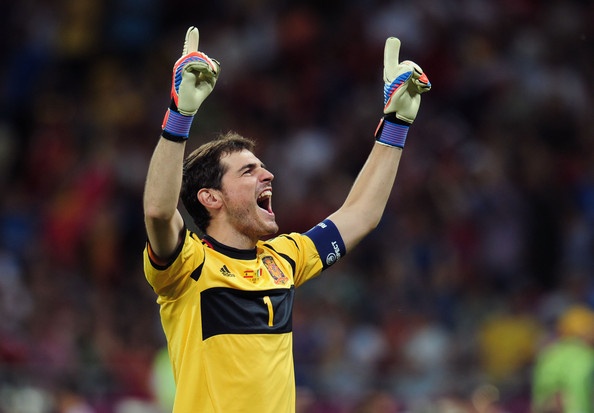 Iker Casillas - Vi vua cua nhung tran chung ket hinh anh