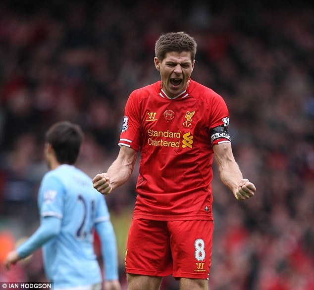 Luis Suarez: Gerrard xuat sac hon Messi va Ronaldo hinh anh