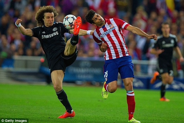 David Luiz có thể là giải pháp thay thế lão tướng Puyol khi lệnh cấm chuyển nhượng được dỡ bỏ. Ảnh: Getty Images