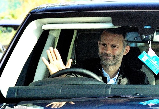 Giggs sẽ tiếp quản M.U thay Moyes đến hết mùa giải. Ảnh Getty Images