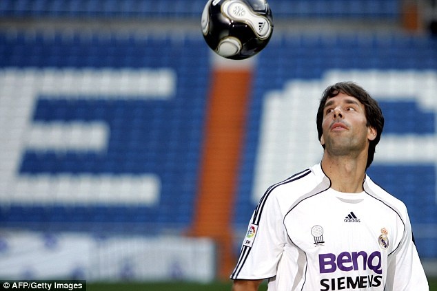 Bản hợp đồng 11 triệu bảng Van Nistelrooy chuyển đến từ M.U năm 2006. Ảnh: Reuters