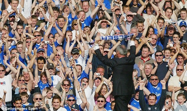 Chelsea chỉ về thứ 2 Premier League, HLV Ranieri phải ra đường. Ảnh: Getty Images