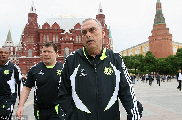 HLV Avram Grant cũng chịu chung số phận khi Chelsea thua M.U trong trận chung kết Champions League 2008. Ảnh: Getty Images