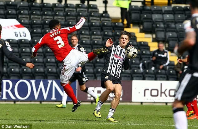 Tài năng 18 tuổi này đang được Aston Villa cho Notts County mượn. Grealish nhanh nhẹn, tốc độ là mẫu tiền vệ cánh điển hình và NHM The Villians có thể hy vọng vào ngôi sao này trong tương lai. Grealish đã ghi được 5 bàn sau 38 trận cho Notts County ở League One.