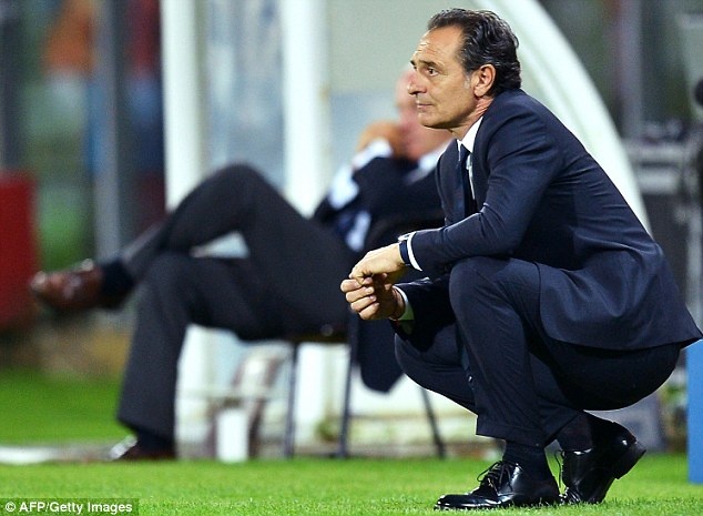 HLV Prandelli vẫn chưa tìm ra công thức chiến thắng cho Italia