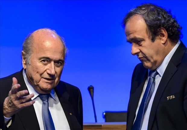 Michel Platini (phải) đang muốn soán ngôi Chủ tịch FIFA của Sepp Blatter. Ảnh: FIFA