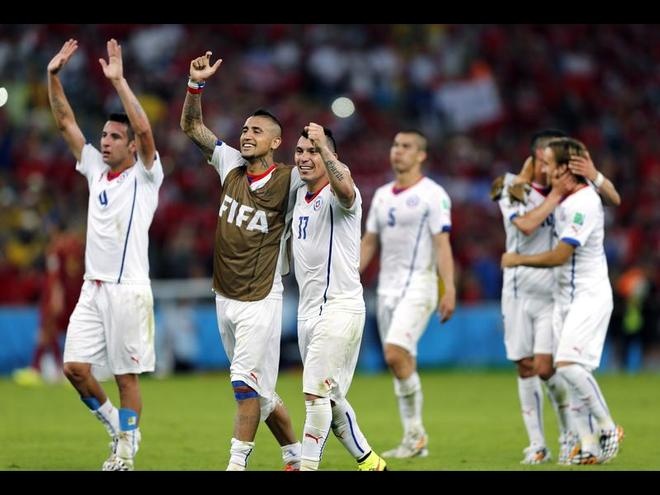 Chile gây bất ngờ lớn khi loại ĐKVĐ Tây Ban Nha.