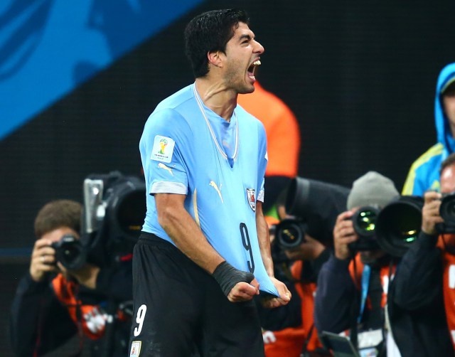Luis Suarez đã mang lại chiến thắng cho ĐT Uruguay. Ảnh: AP.