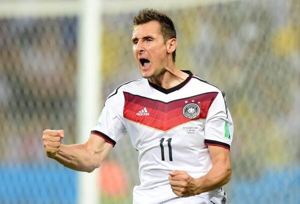 Klose đã cân bằng kỉ lục ghi bàn tại World Cup của Ronaldo. Ảnh: Getty Images.