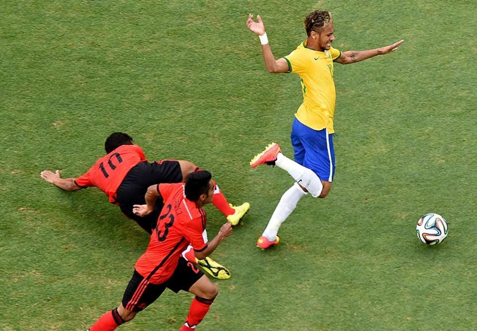 Có phải Neymar đang múa bale?