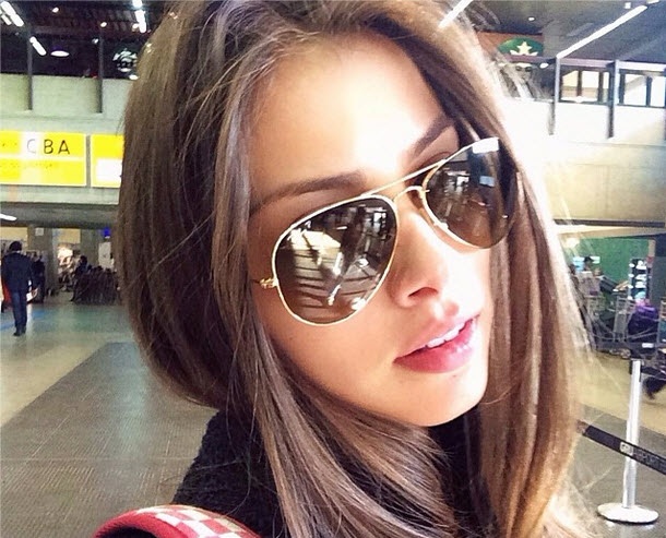 So với người tình hiện tại của Neymar, Lenzi không hề kém cạnh về mặt nhan sắc.