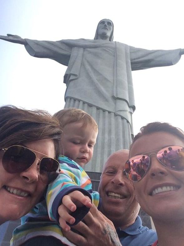 Coleen khoe ảnh hạnh phúc bên gia đình tại Brazil. Ảnh: Twitter.