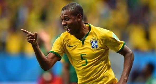 Fernandinho xứng đáng được trao cơ hội đá chính. Ảnh: ESPN.