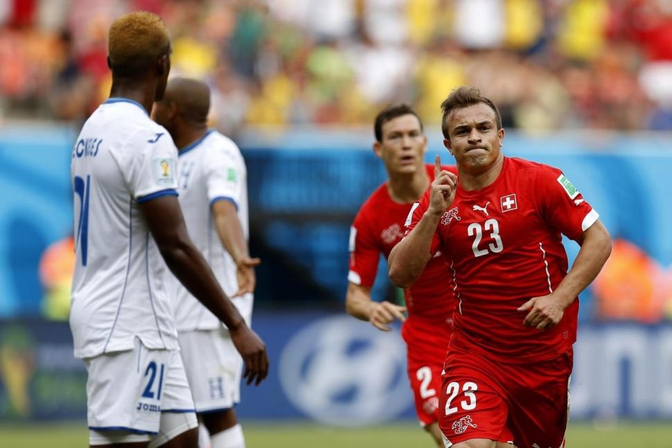 Shaqiri đã giúp Thụy Sĩ lấy lại sự tin bằng một hattrick. Ảnh: Daily Mail.