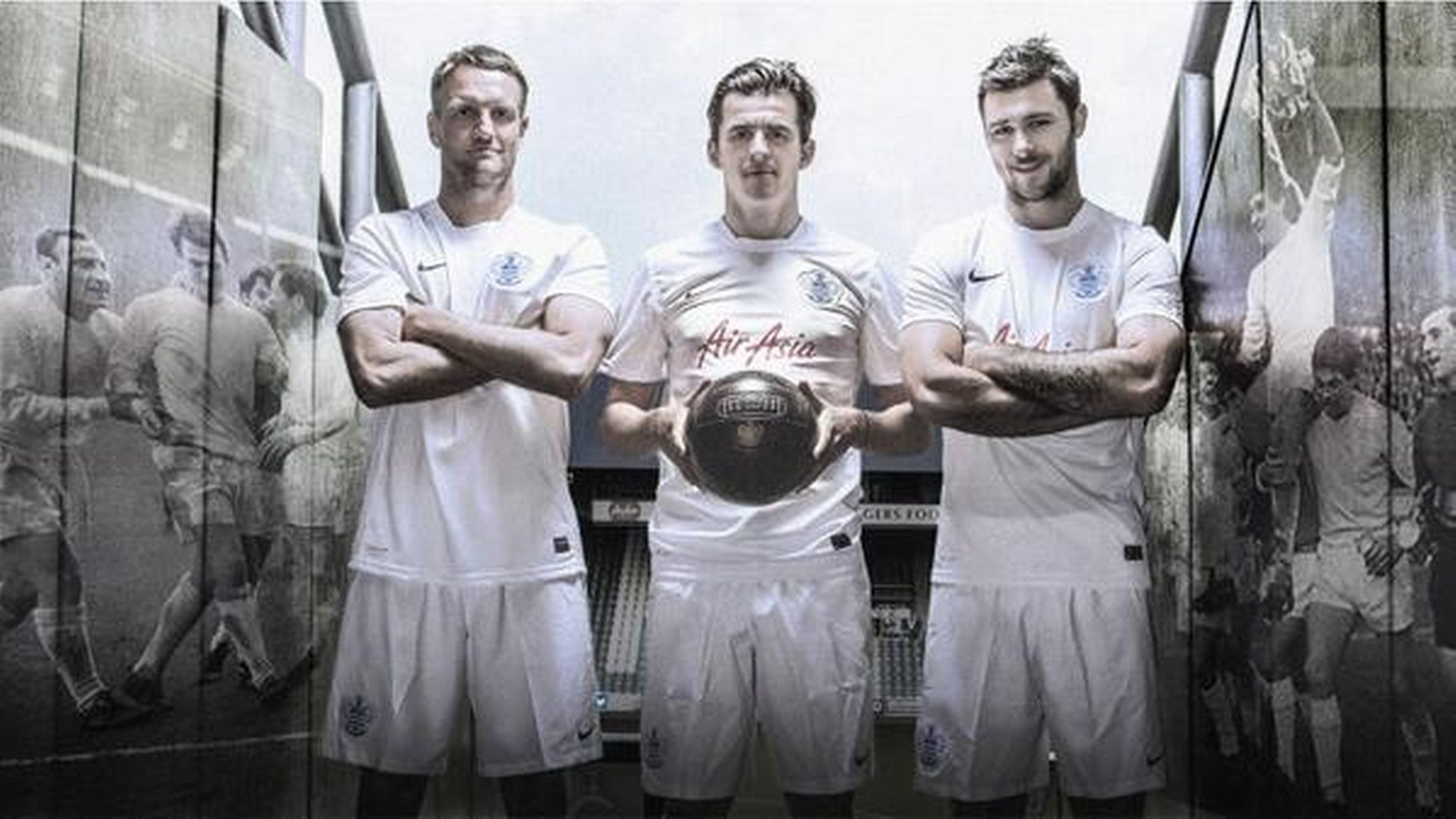 Còn mẫu áo đấu thứ ba của QPR lại mang hơi hướm cổ điển.