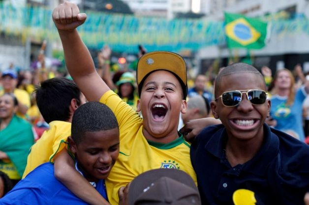 Dĩ nhiên vũ hội tại trường Vai Vai Samba cũng không thể thiếu các em nhỏ.