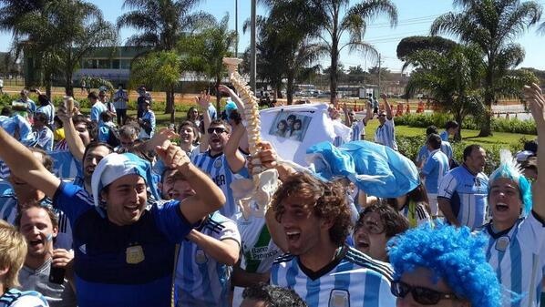 CDV Argentina dung xuong gia che gieu chan thuong cua Neymar hinh anh