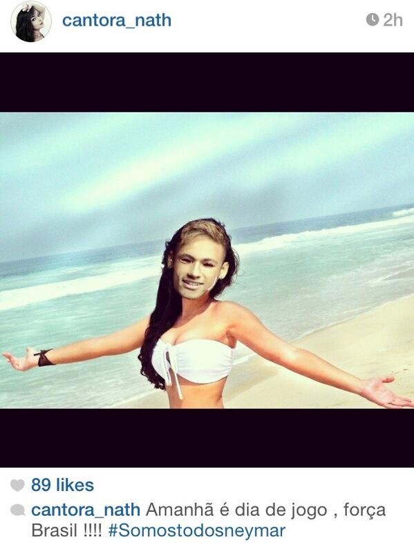 Neymar mặc... bikini? Ảnh: Twitter.