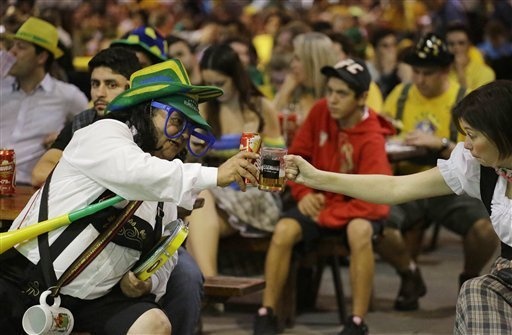 Bia là thứ không thể thiếu trong buổi tiệc ăn mừng của người Đức.