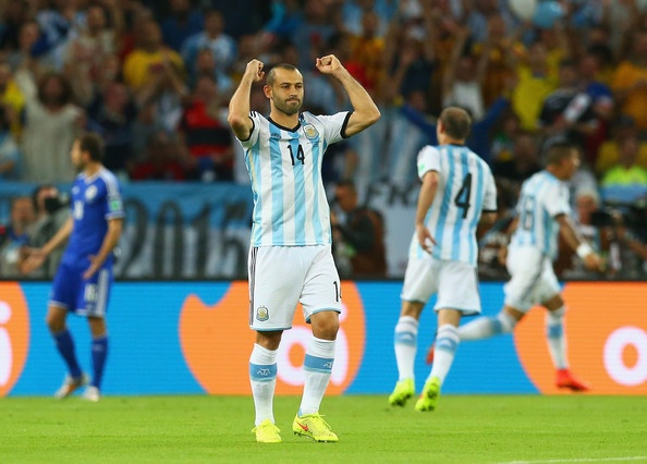 Mascherano đang là ông chủ khu trung tuyến của Argentina. Ảnh: AP.