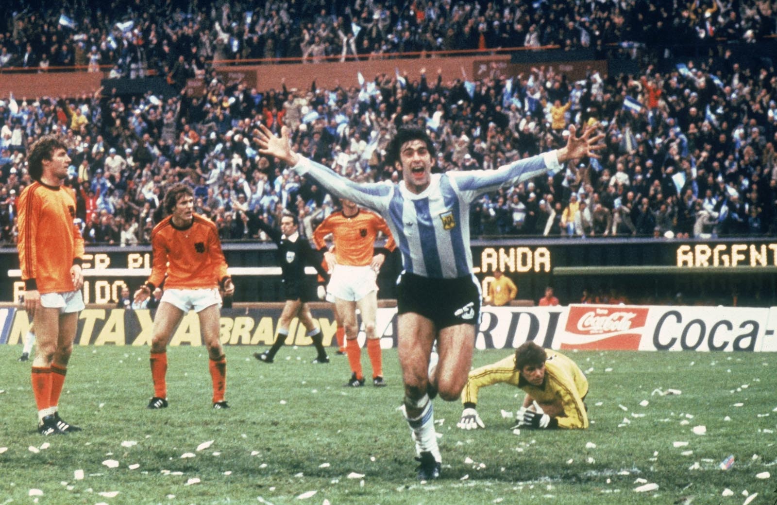 Argentina vô địch World Cup 1978 ngay trên